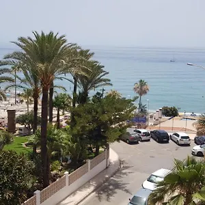 junto-a-playa-torrecilla.hotelsinnerja.org/